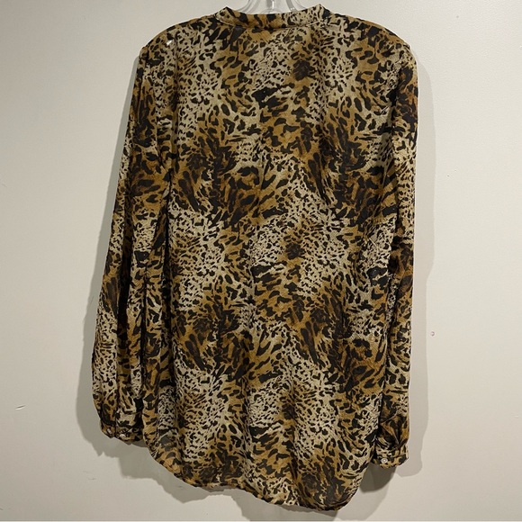 JONES NEW YORK Leopard print Long Button Down Shear Blouse - Picture 3 of 9